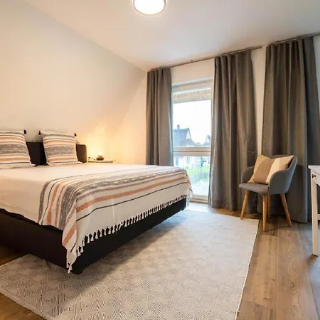 Reetsnacker - Mit Kamin, Sauna Und Whirpool Für 8 Personen * Pepelow