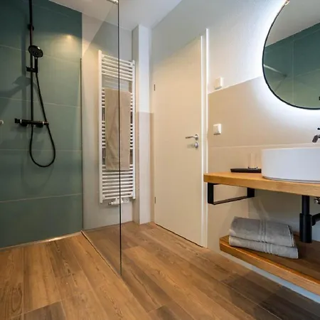 Reetsnacker - Mit Kamin, Sauna Und Whirpool Für 8 Personen * Pepelow