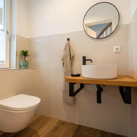 Reetsnacker - Mit Kamin, Sauna Und Whirpool Fuer 8 Personen Prázdninový dům