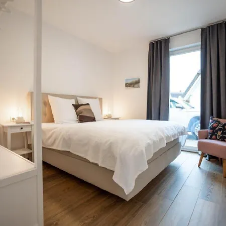 Reetsnacker - Mit Kamin, Sauna Und Whirpool Für 8 Personen