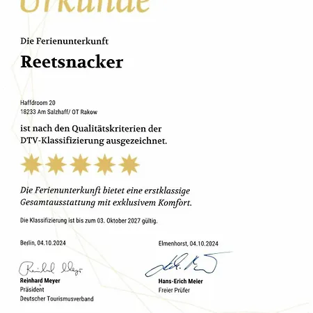 Reetsnacker - Mit Kamin, Sauna Und Whirpool Für 8 Personen Pepelow