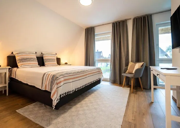 Reetsnacker - Mit Kamin, Sauna Und Whirpool Fuer 8 Personen * Pepelow