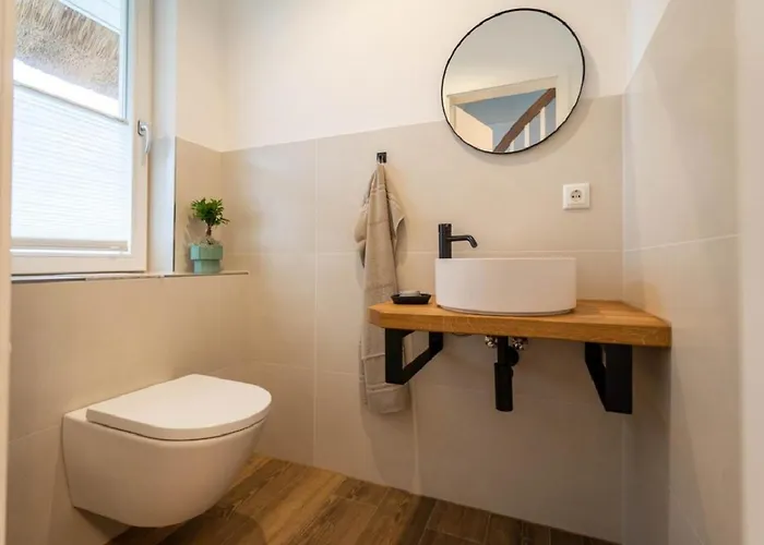 Reetsnacker - Mit Kamin, Sauna Und Whirpool Fuer 8 Personen Feriehus